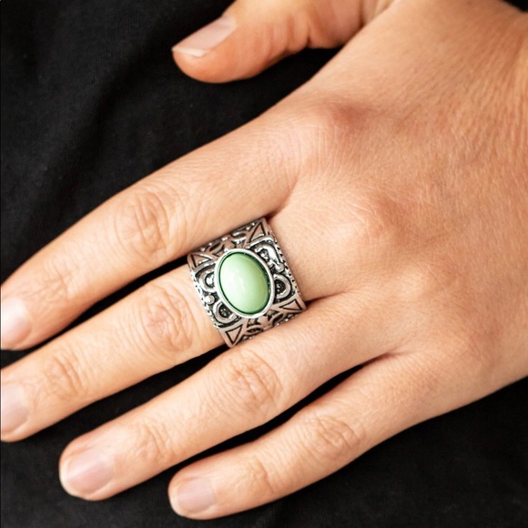 Bubbly Bonanza - green - Paparazzi ring